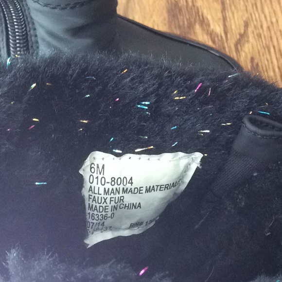 Little girl like brand new snow boot - Picture 8 of 8